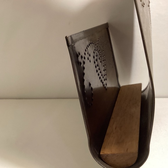 Hand crafted punched brass key / letter holder - Picture 8 of 8